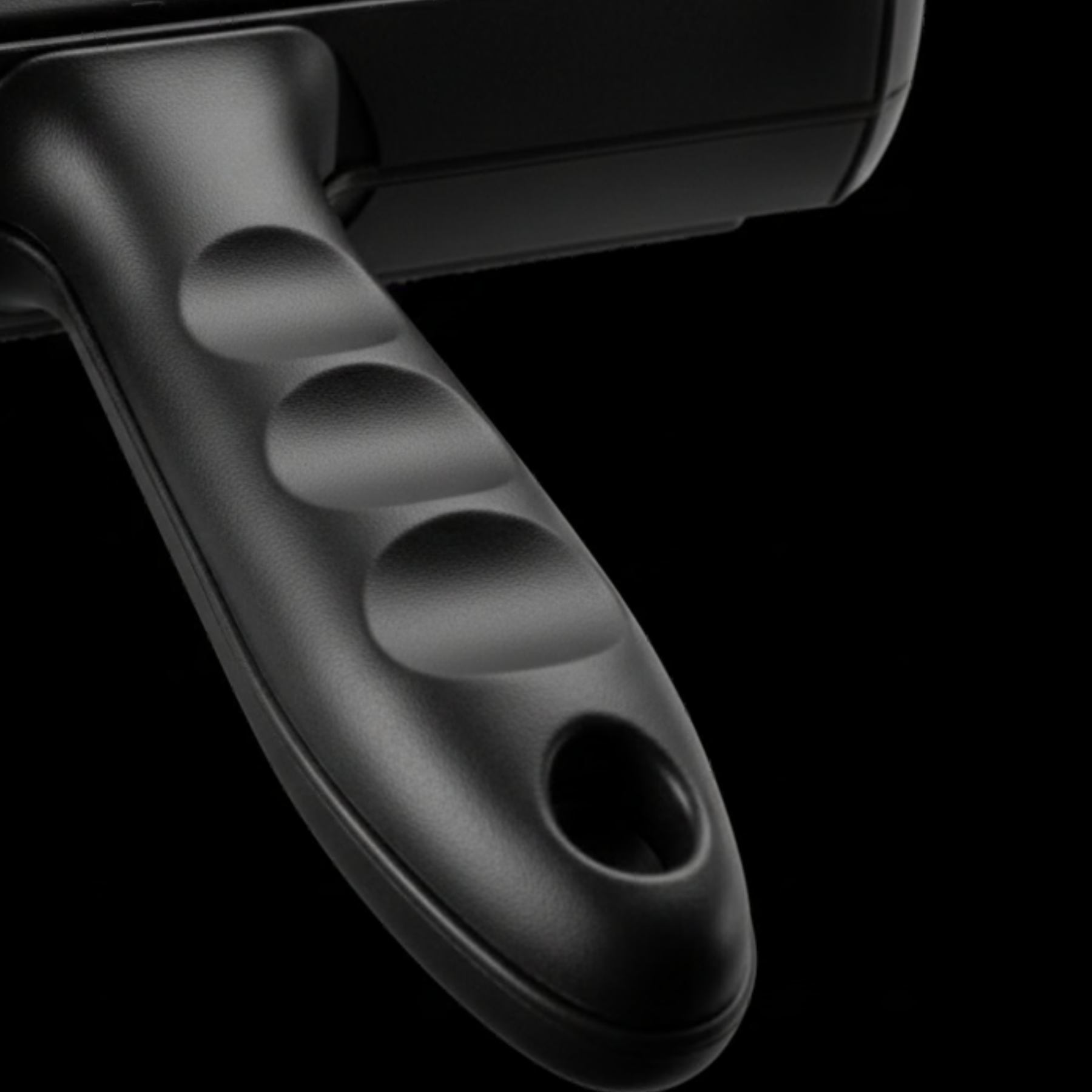 Imagen del mango ergonómico del producto rodillo removedor de pelos Sheddo en negro en fondo negro.